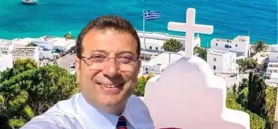 Fotoğraf Yunanistan'da tatil yapan Ekrem İmamoğlu'nu mu gösteriyor?