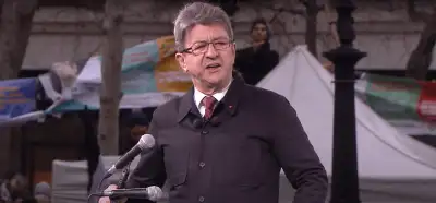 Fransa'da Melenchon ve destekçilerinin Enternasyonel Marşı söylediği görüntüler güncel mi?