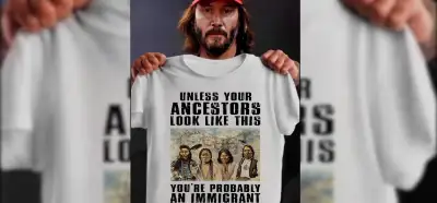 Keanu Reeves göçmenler hakkında yazı yazan bir tişört tuttu mu?