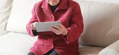 Yaşlılar dijital dünyaya adım atıyor: Medya okuryazarlığını geliştirmek şart