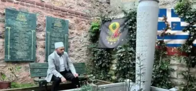 Kadir Mısıroğlu'nun mezarındaki Yunanistan bayrağı görseli gerçek mi?
