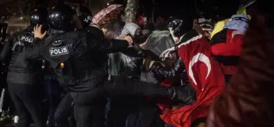 Polisin eylemciye tekme attığı fotoğraf gerçek ve güncel mi?
