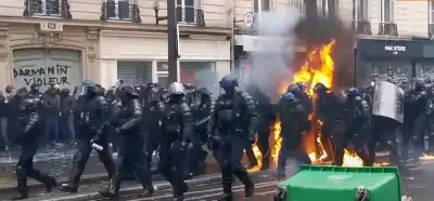 Polis ve eylemcileri gösteren video güncel ABD protestolarından mı?