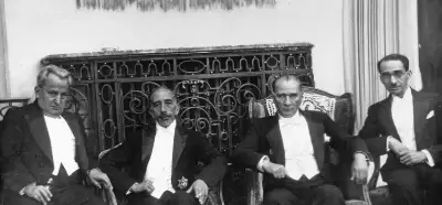 Atatürk'ün yanındakiler Şerif Hüseyin ve oğulları mı?