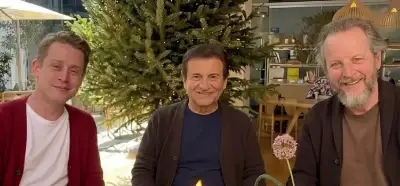 Evde Tek Başına oyuncularını bir arada gösteren görsel gerçek mi?