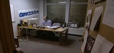 1999-cu ildə Amazon ofisində Jeff Bezosu göstərən foto gerçəkdir?