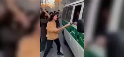 Polis aracına saldıran İranlıları gösteren video gerçek mi?