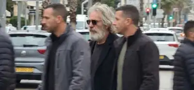Epstein'in hayatta olduğunu kanıtladığı iddia edilen görseller gerçek mi?