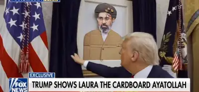 Video Trump'ın Beyaz Saray'da Hamaney'in maketini sergilediği anları mı gösteriyor?