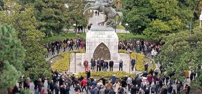 Suriyelilerin erzak vaadiyle Atatürk büstüne götürüldüğü iddiası