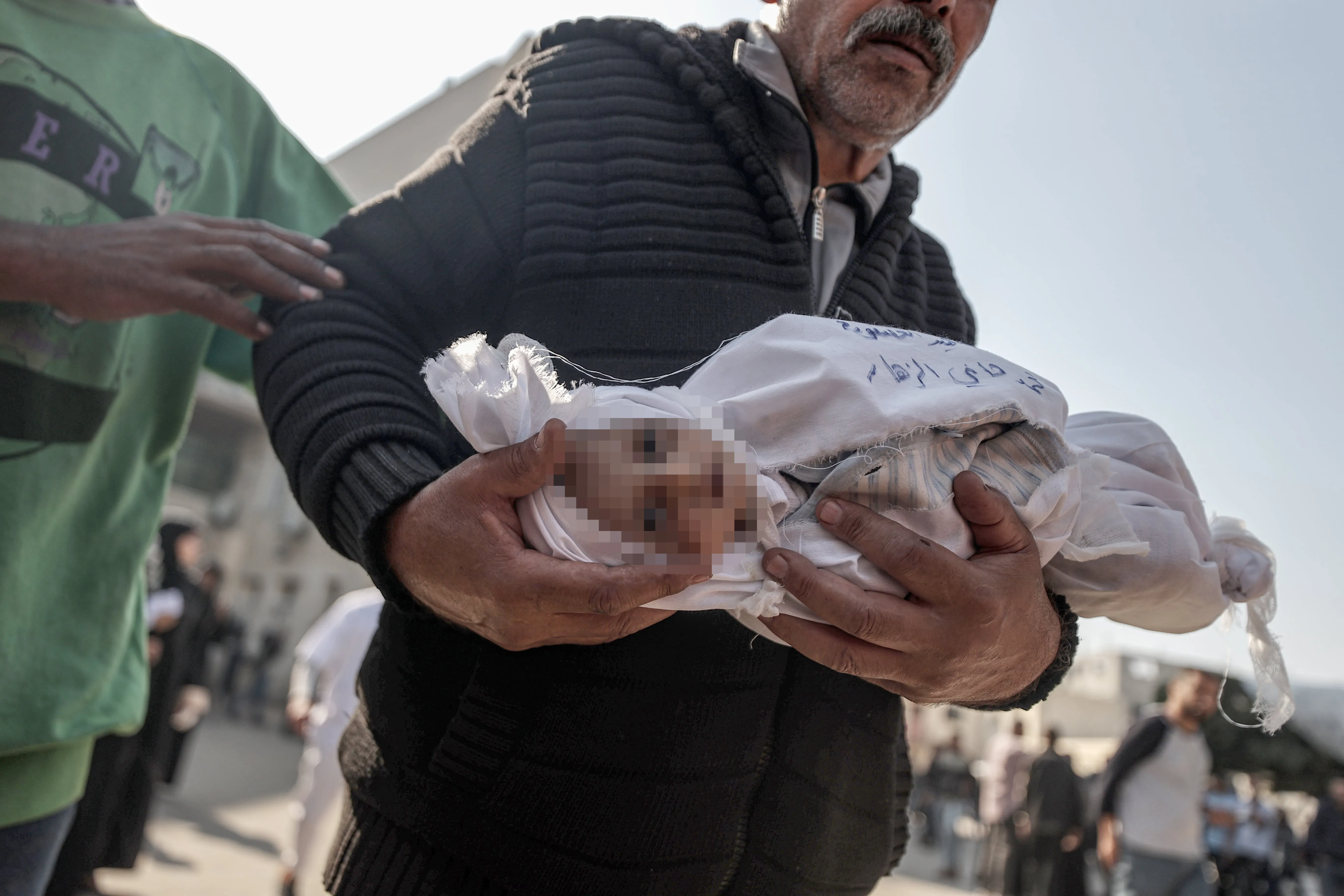 gazze-de-len-bebe-in-oyuncak-oldu-u-iddias-teyit