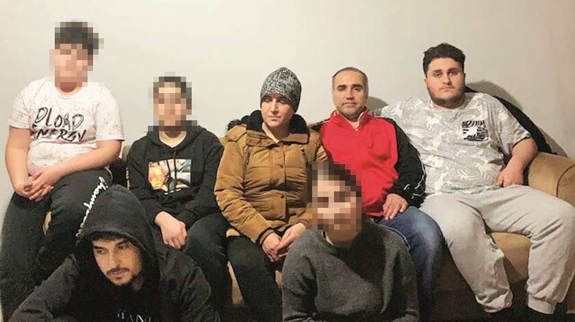 Mahmut Akyüz’ün Erdoğan’a hakaret eden bir sığınmacının yüzüne tükürdüğü için Almanya'dan sınır dışı edildiği iddiası