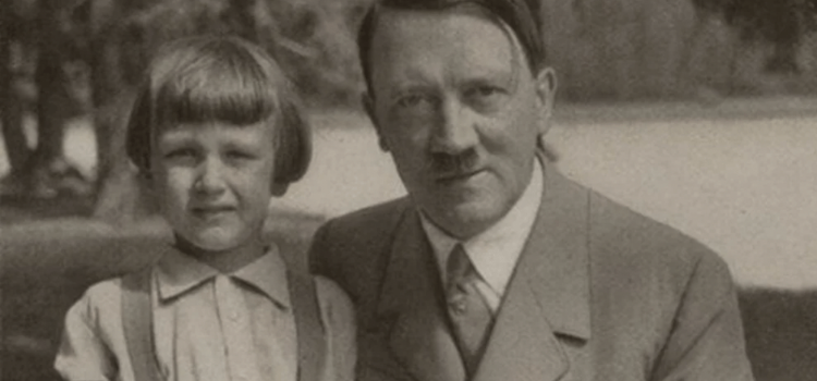Angela Merkel’in Adolf Hitler’in kızı olduğu iddiası