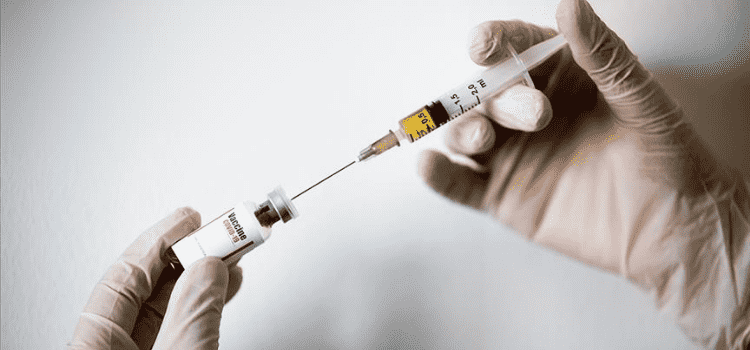 Covid-19 aşılarının insan vücudunda zehir ürettiği iddiası