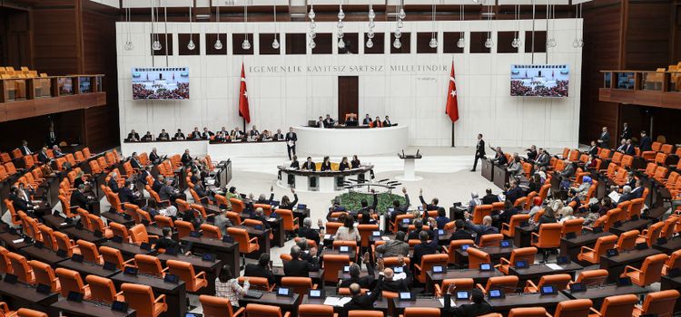 Taksim saldırısıyla ilgili önergenin AK Parti ve MHP oylarıyla reddedildiği iddiası