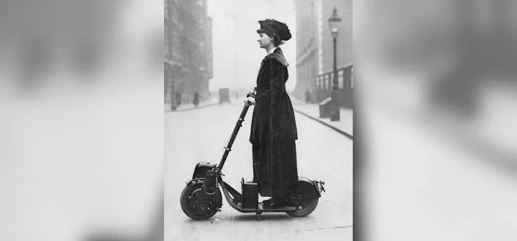 Fotoğraf 1916 yılındaki elektrikli scooterı mı gösteriyor?