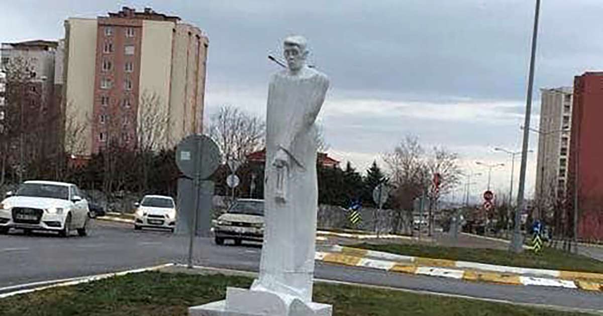 Fotoğrafın Beylikdüzü’ndeki 'papaz heykelini' gösterdiği iddiası