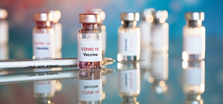 Üç doz Covid-19 aşısı olanlara HIV bulaştığı iddiası
