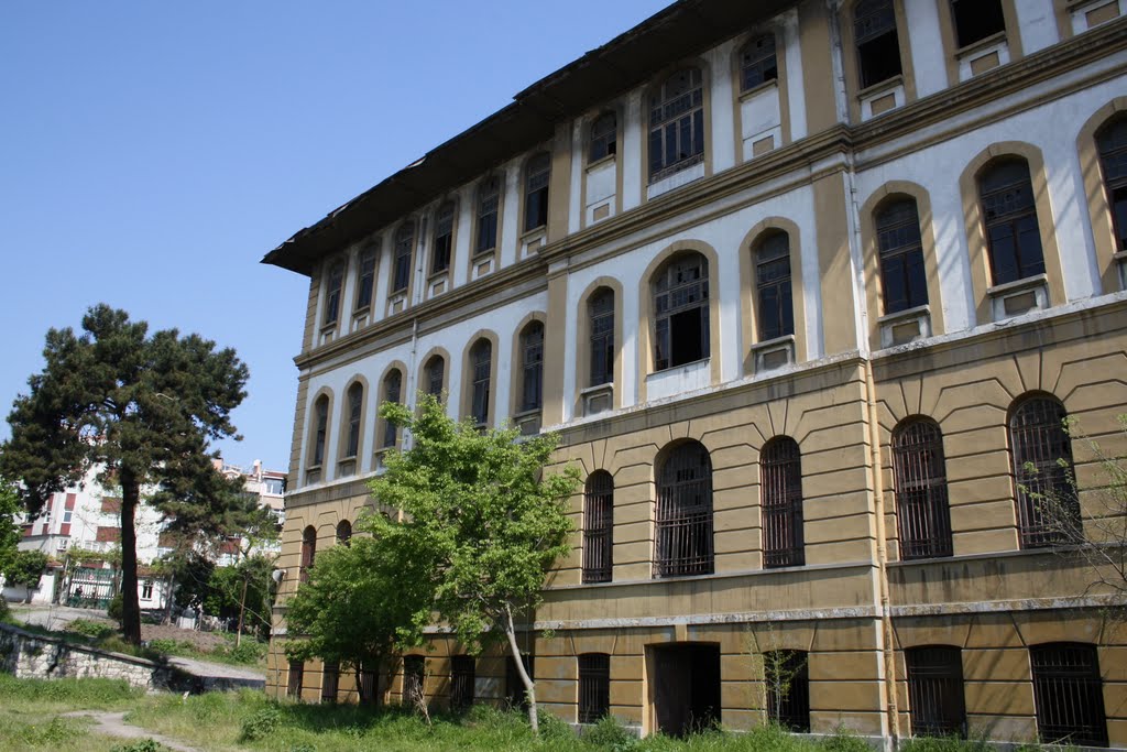 Darüşşafaka Lisesi değil eski binası imam hatip oldu