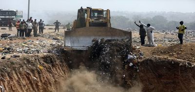 Güney Afrika’da aşıların insanlar reddettiği için imha edildiği iddiası