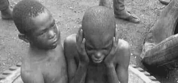 Fotoğrafların Afrika'da Müslüman oldukları için yakılan çocukları gösterdiği iddiası