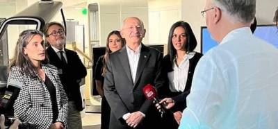 Kemal Kılıçdaroğlu'nun karşısındaki kişinin Jeremy Rifkin olduğu iddiası