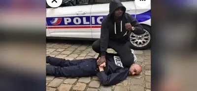 Polis ve sivil fotoğrafının Fransa'daki güncel protestolardan olduğu iddiası