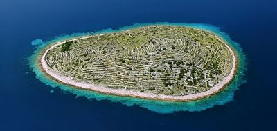Fotoğraftaki adanın bir kadının parmak izlerinden yola çıkarak tasarlandığı iddiası