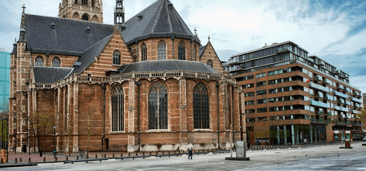Hollanda’da bir kilise çanlarıyla 'Uzun İnce Bir Yoldayım' çalındığı iddiası
