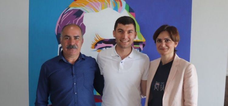 Canan Kaftancıoğlu'nun odasına LGBTİ+ renklerini temsilen yapılan bir Atatürk portresi astığı iddiası