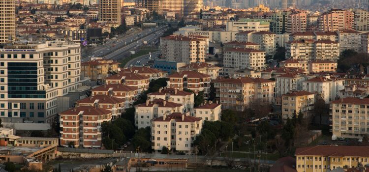 Asgari ücretin İstanbul'da artan kiralar karşısında 120 metrekarelik eve yetmediği iddiası