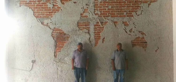 Fotoğrafın Türk inşaat işçilerinin yaptığı dünya haritasını gösterdiği iddiası