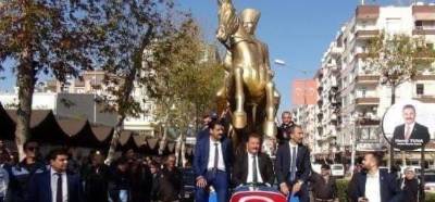 Tunç Soyer'in depreme tedbir için sokakta Atatürk heykeli dolaştırdığı iddiası
