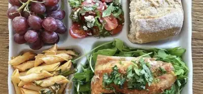 Görselin İtalya'da lise öğrencilerine verilen öğle yemeğini gösterdiği iddiası
