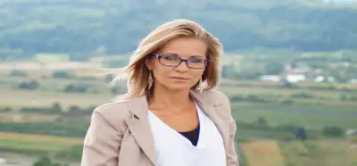 Kimseyle konuşmak istemeyen kadının 28 yıldır kör taklidi yaptığı iddiası