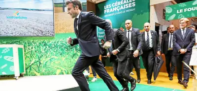 Görsel Fransa Cumhurbaşkanı Macron'un çiftçilerden kaçışını mı gösteriyor?