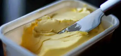 Kanada'da margarinin sarı renkte olması yasak mı?
