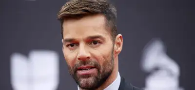 "Sina Osmanoğlu" ile Ricky Martin'i gösteren fotoğraf gerçek mi?