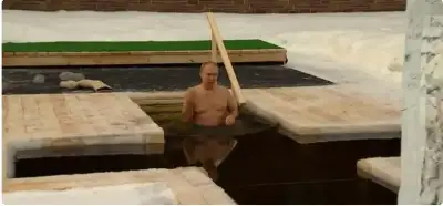 Putinin "Epiphany" Bayramı münasibətilə suya girmə görüntüləri yenidir?