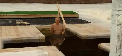 Putin'in Epifani Bayramı nedeniyle suya girdiği görüntüler güncel mi?
