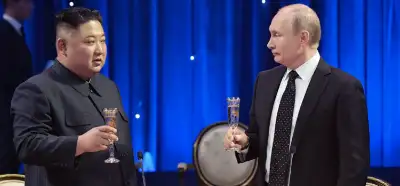 Putin ve Kim Jong Un’un tokuşturdukları kadehten içmediği video gerçek mi?