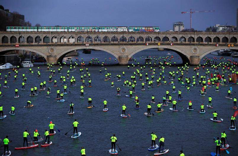 Fotoğrafın Seine Nehri üzerinde eylem yapan 'Sarı Yeleklileri' gösterdiği iddiası
