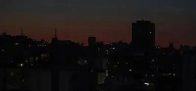 Görsel siber saldırıların ardından karanlığa gömülen Tel Aviv'i mi gösteriyor?