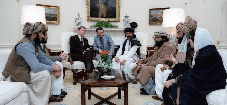 Fotoğrafın Taliban heyetini Reagan ile tanıştıran Cemal Kaşıkçı’yı gösterdiği iddiası