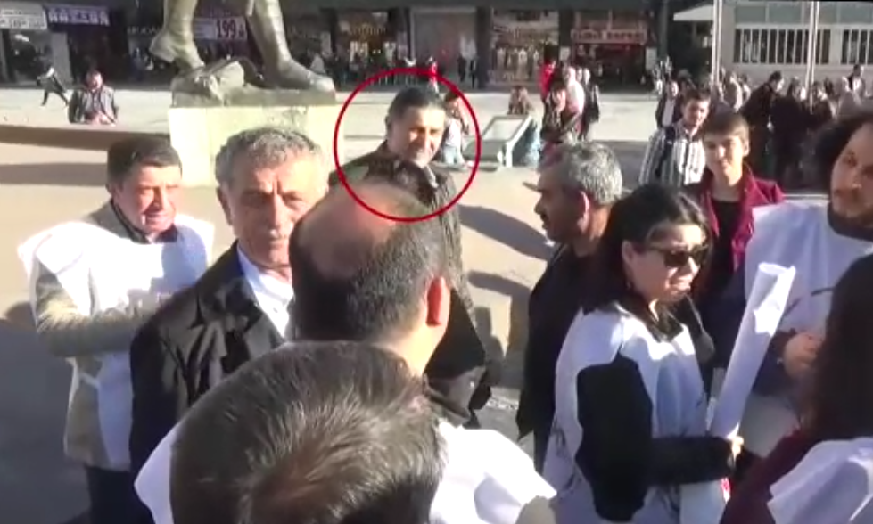 Hayır kampanyasına müdahale eden polislerin 'Evet' dağıtıyorsanız dağıtın' dediği iddiası