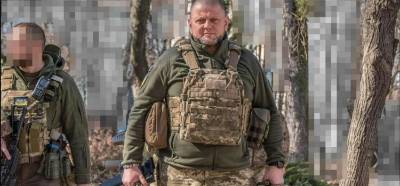 Ukrayna Genelkurmay Başkanı Zaluzhnyi'nin gamalı haç olan bileklik taktığı iddiası