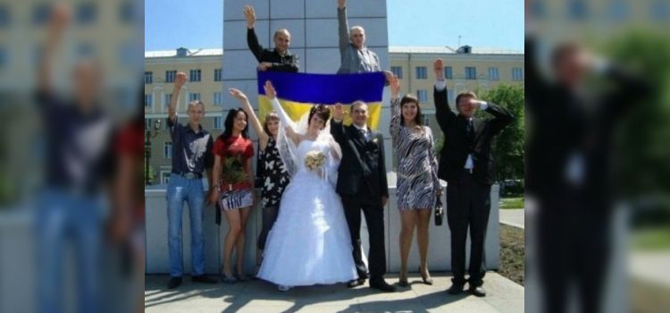 Fotoğrafın Ukrayna'daki bir 'Nazi' düğününü gösterdiği iddiası