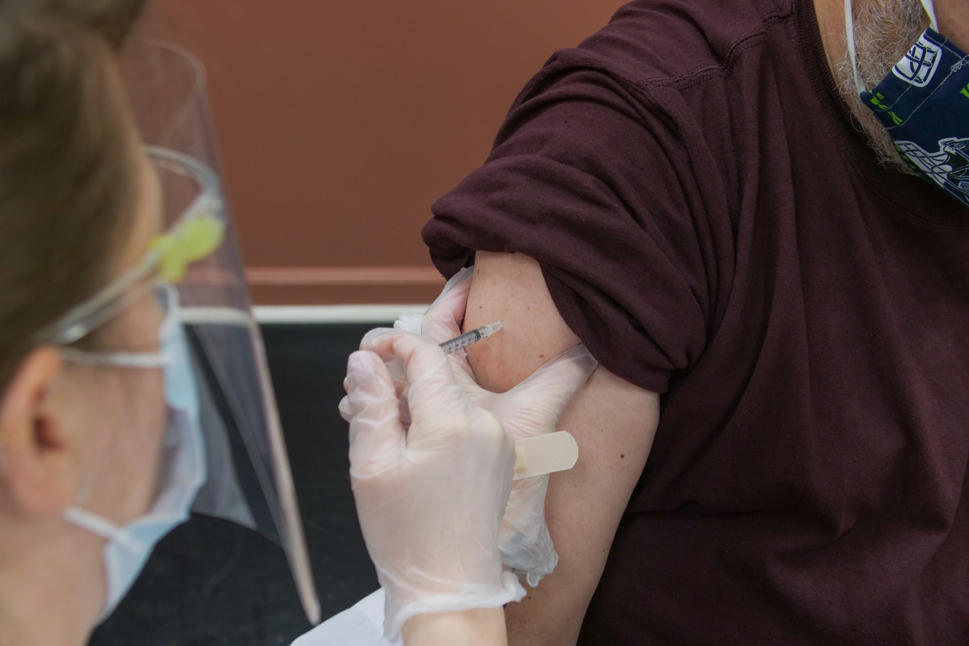Pandemiya dövründə peyvənd tətbiqinin epidemiologiyaya zidd olduğu iddiası