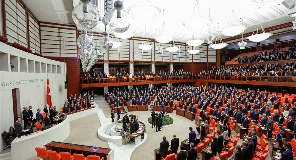 Yeni yasaya göre iki yıl milletvekilliği yapanların emekli sayılacağı iddiası